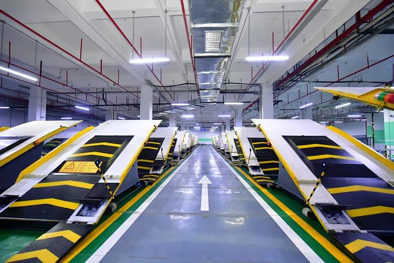軟板廠：停車新姿勢(shì)，我信了你的“斜”！